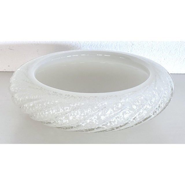 White Italian Murano Glass Bowl in Twisted Glass with Shimmering, 1970s For Sale - Image 8 of 11
