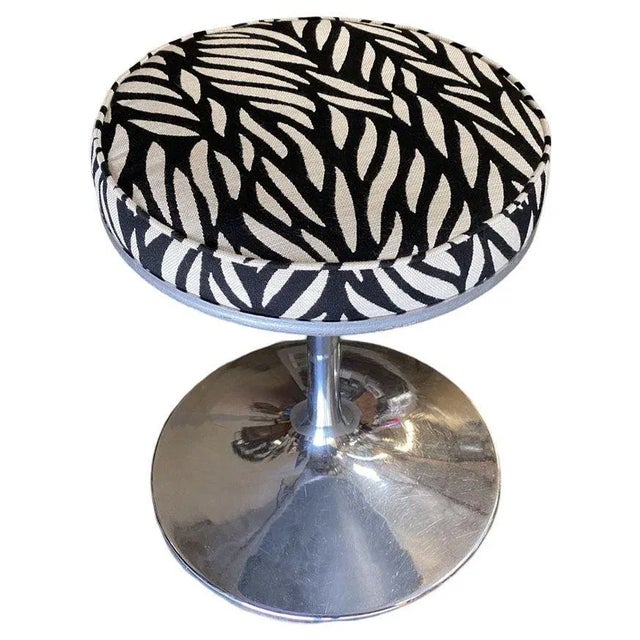 Mid-Century Modern 1960s "Tulip" Style Chrome Stool Attributed to Eero Saarinen With Nairobi Upholstery Seat For Sale - Image 3 of 5