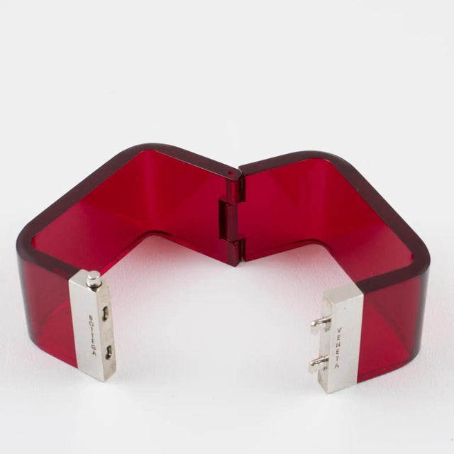 2000 - 2009 Bottega Veneta Magenta Acrylic and Silvered Metal Bangle Bracelet For Sale - Image 5 of 9