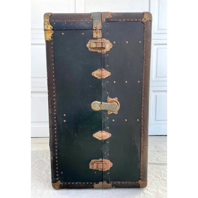 Here is an amazing piece of American history that is in great condition for it's age and function. The piece is a luggage...