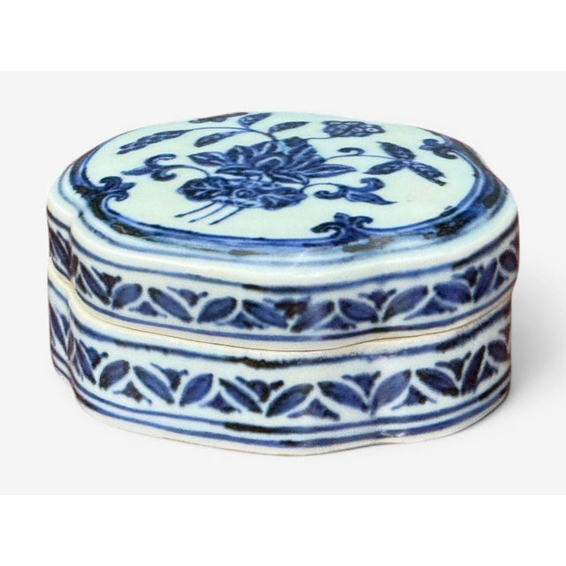 Blue Emperor Xuande Marked Diminutive Lidded Box, Blue and White Porcelain For Sale - Image 8 of 17