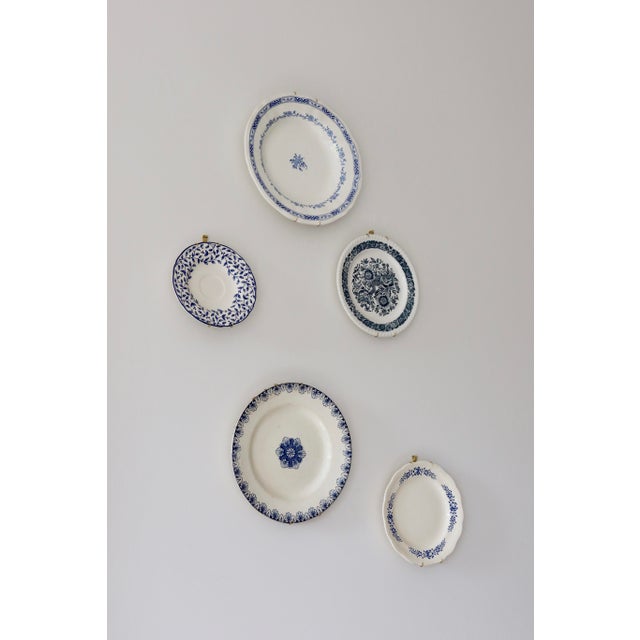 1950s Wall Plates in Bleu and White Earthenware, 1950s, Set of 5 For Sale - Image 5 of 10