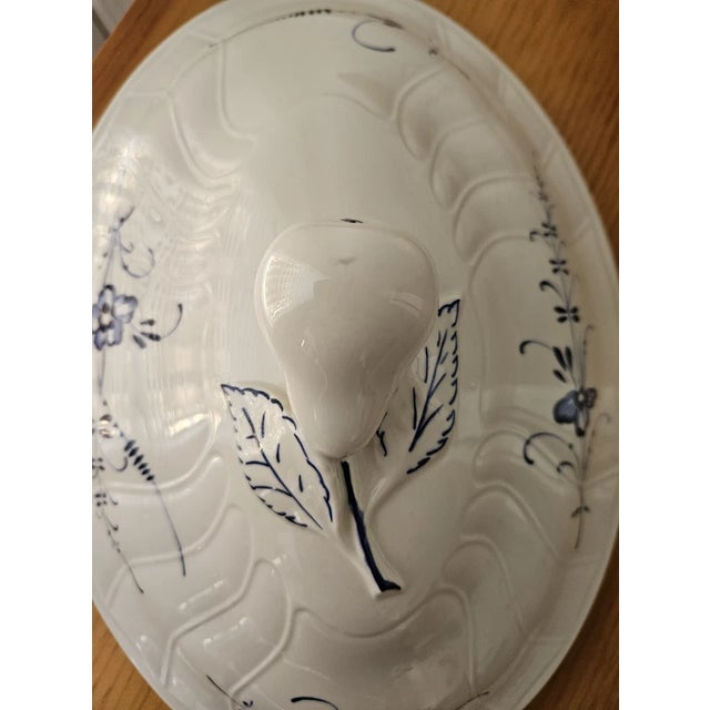 Villeroy & Boch Vintage MCM Villeroy & Boch Vieux Luxembourg Porcelain Oval Tureen & Lid Covered Server For Sale - Image 4 of 11