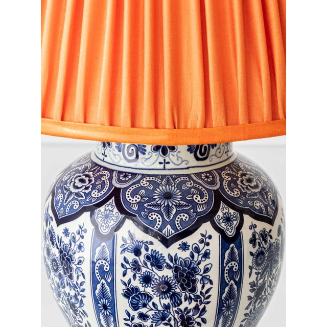 1970s Delft Blue Ceramic Table Lamps with Persimmon Silk Shades from Boch Frères, 1960s, Set of 2 For Sale - Image 5 of 18