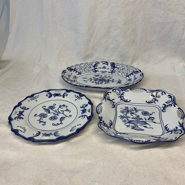 Lillian Vernon Blue and White Porcelain Decorative Chinoiserie Plates Set of 3 For Sale - Image 4 of 6