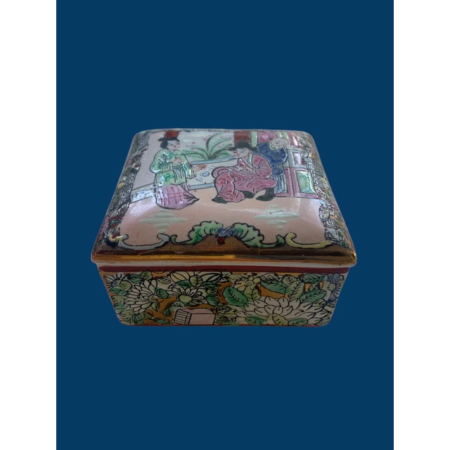 Chinoiserie Famille Rose Trinket Box For Sale - Image 3 of 10