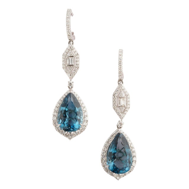 Natural blue topaz 19.49ct & diamond 2.53ct earring in 18k gold For Sale