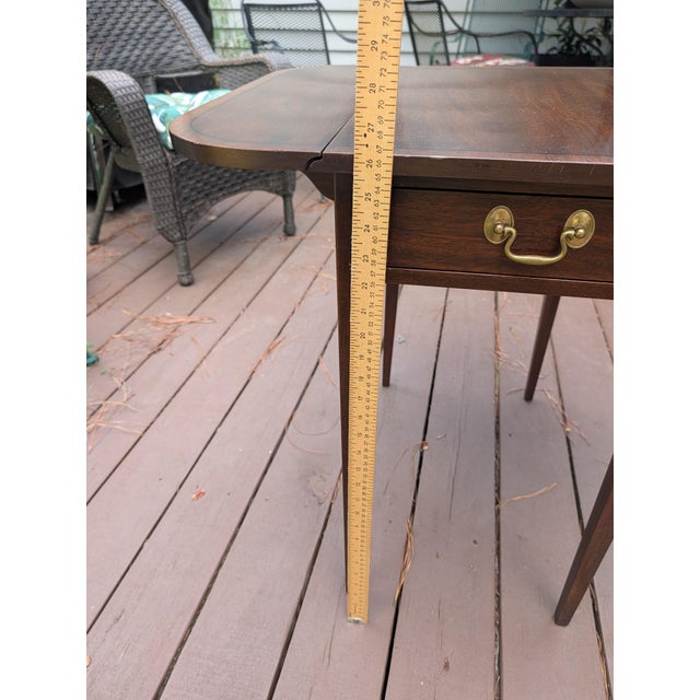 Exquisite Federal-style Pembroke table, handcrafted in 1973 by Henkel-Harris for their prestigious "Virginia Galleries"...