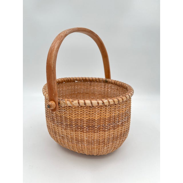 Mid 20th Century Vintage Mid Size Nantucket Wicker Woven Basket For Sale - Image 4 of 11