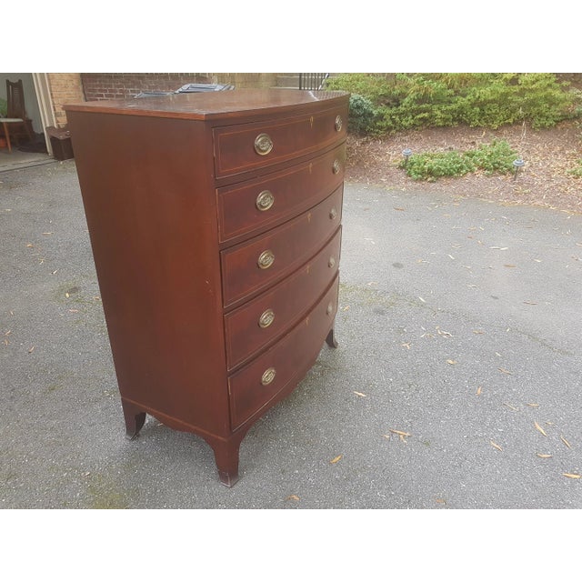 Late 20th Century Late 20th Century Vintage Traditional Duncan Phyfe Hepplewhite Style Bow Front Chest of Drawers For Sale - Image 5 of 10