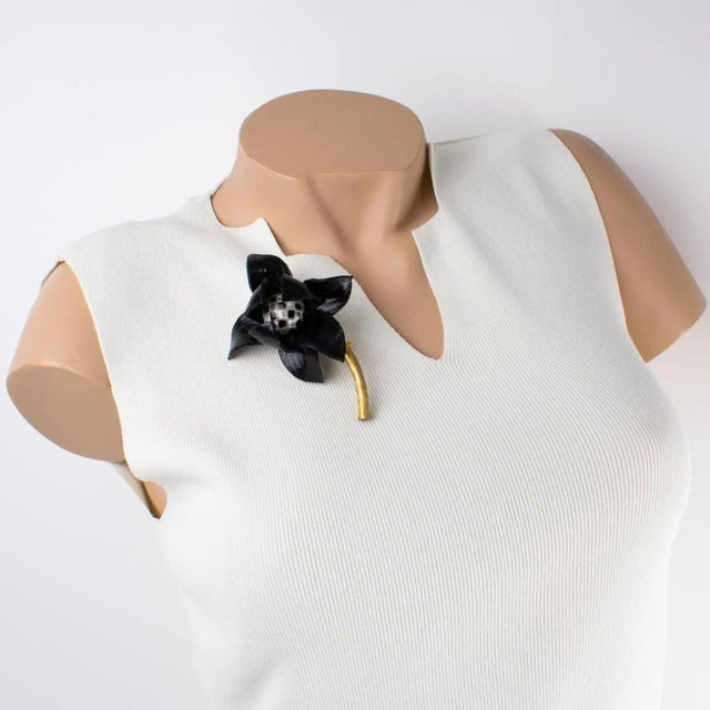 Cilea Paris created this stunning giant resin flower brooch for the renowned Parisian fashion store Fabrice. The rare...