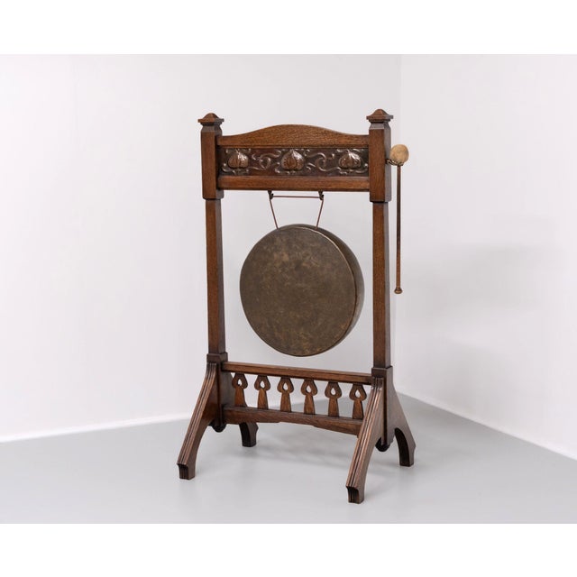 Arts & Crafts Oak & Copper Floor-Standing Dinner Gong attributed to Shapland and Petter, 1890s For Sale - Image 6 of 12