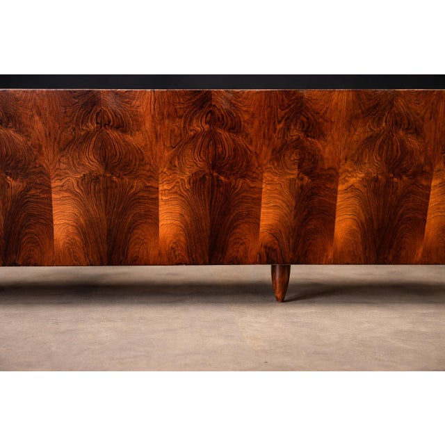 Wood Jd Móveis Brazilian Rosewood Four-Seat Sofa in Warm Oatmeal Bouclé, Brazil, 1960s — Sculptural Form With Rounded Tapered Legs For Sale - Image 7 of 16