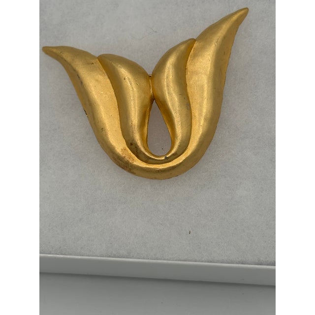 Vintage 1980s Sculptural Tulip Gold Tone Brooch For Sale - Image 4 of 7
