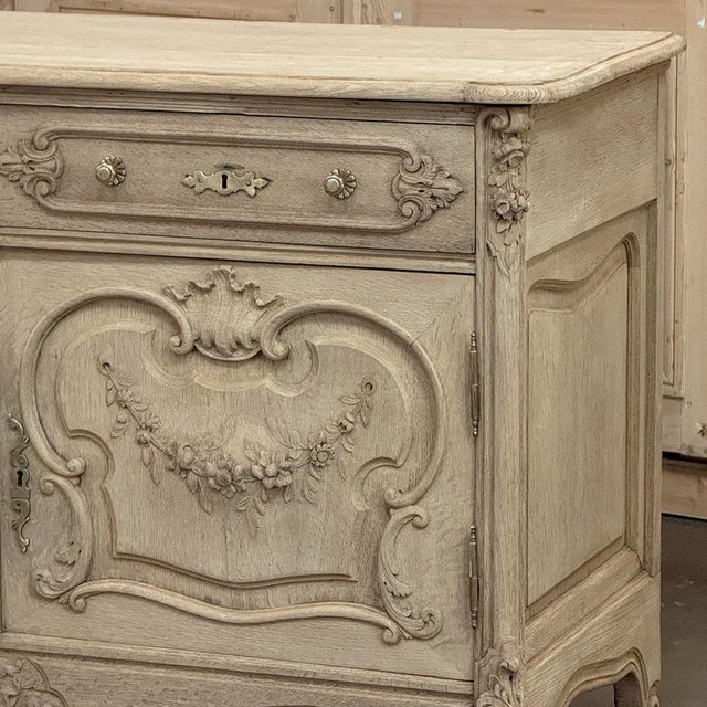 19th Century French Louis XV Low Buffet ~ Credenza in Stripped Oak For Sale - Image 9 of 18