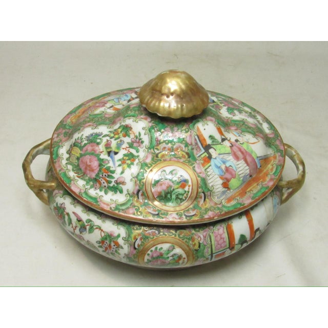 1900s Chinese Export Rose Medallion Porcelain Tureen For Sale - Image 10 of 17