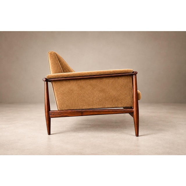 “Canoa” Sofa in Brazilian Rosewood and Warm Camel Velvet, Liceu de Artes e Ofícios, Brazil, 1960s — Lot 856C For Sale - Image 15 of 18