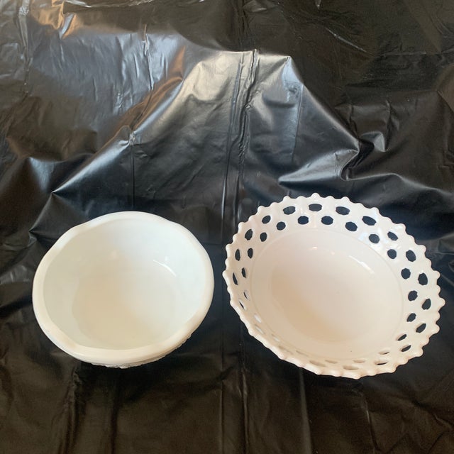 Here is a pair of 1950s vintage kitchen bowls. The lace edge bowl is 9” wide, the footed bowl is 7” wide.