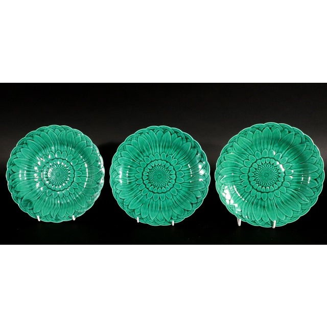 Victorian Wedgwood Green Majolica Earthenware Sunflower Plates Set (15) For Sale - Image 3 of 11