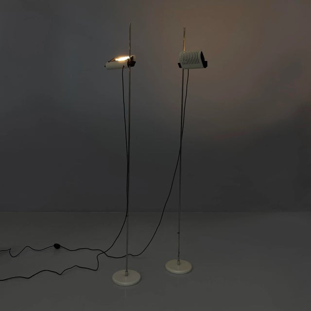 Italian metal LED floor lamp, 1970s Pair of floor lamps with adjustable diffusers in white curved metal with black...