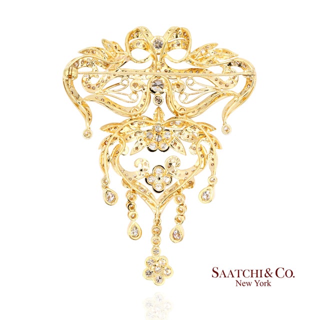 18k (750) Yellow Gold Natural Diamond Convertible Pendant and Brooch For Sale - Image 9 of 9