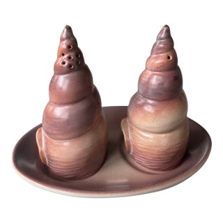 Vintage Mid-Century Carlton Ware England Figural Shell-Shaped Salt and Pepper Shakers Set- 3 Pieces For Sale