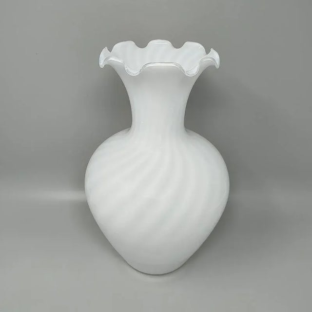 1960s Astonishing vase by Dogi in Murano glass. Made in Italy. The item is in excellent condition. Dimension: diam 7,87 x...