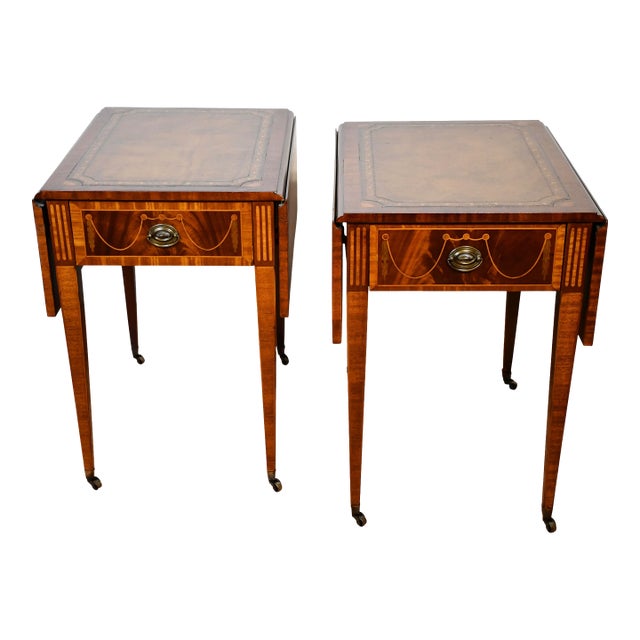 1930s English Hepplewhite Mahogany Satin Wood Inlay Leather Top Drop-Leaf Pembroke Side Tables For Sale