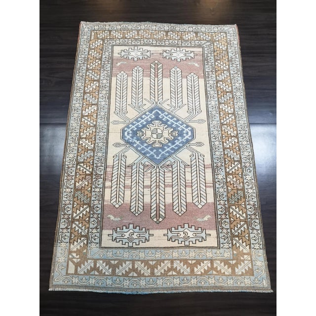 ORIGIN : Region of Anatolian (TURKEY) MATERIAL: 100% hand spun organic wool SİZE : 4'.9" x 7’.3" / 144cm x 220cm COLORS :...