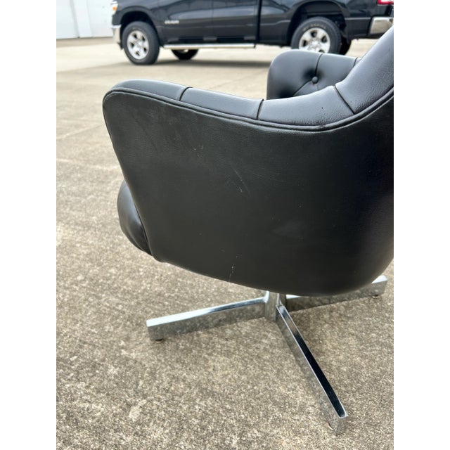 1950s Tufted Black Leather Swivel Chair for Davis Furniture For Sale - Image 11 of 17