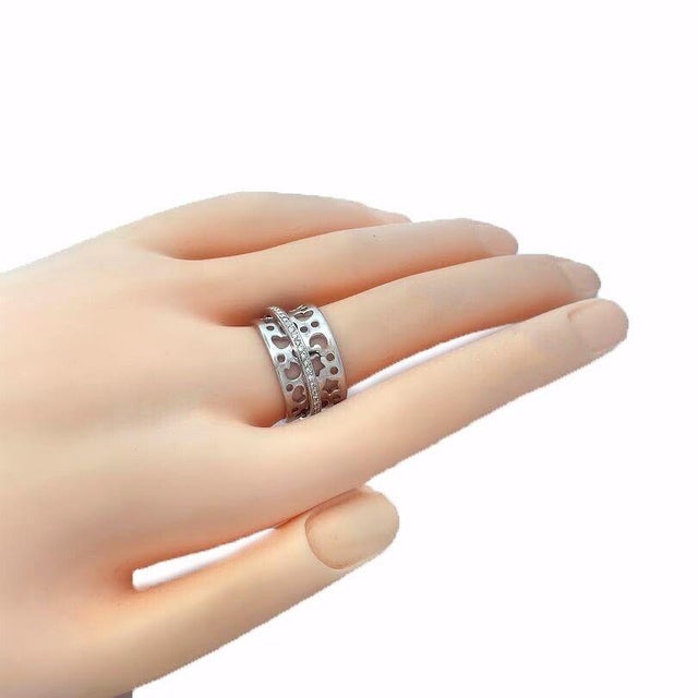 Authentic from Pasquale Bruni, this beautiful double band ring is crafted from 18k white gold with a polished finish. It...