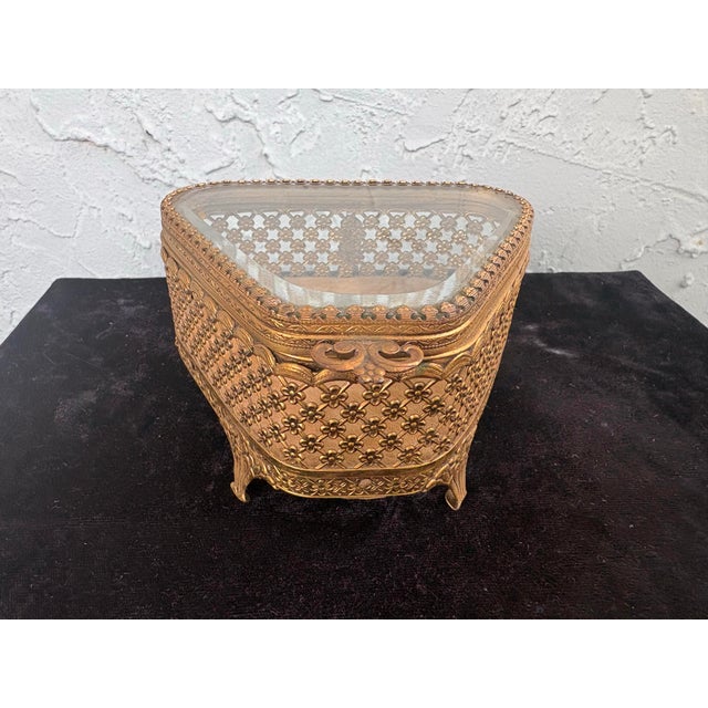 Hollywood Regency Vintage Gilt Ormolu Jewelry Box With Beveled Glass Top and Velvet Interior For Sale - Image 3 of 10