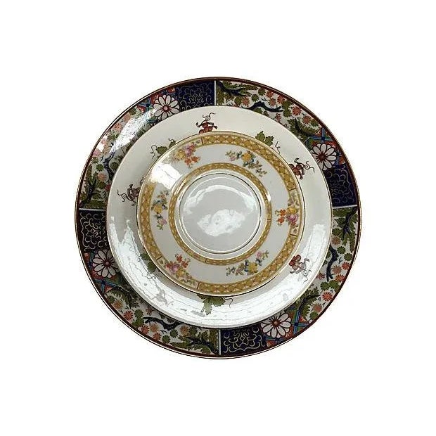Chinoiserie Imari Style Mixed Porcelain & Gold Place Setting - Set of 4 For Sale - Image 3 of 7