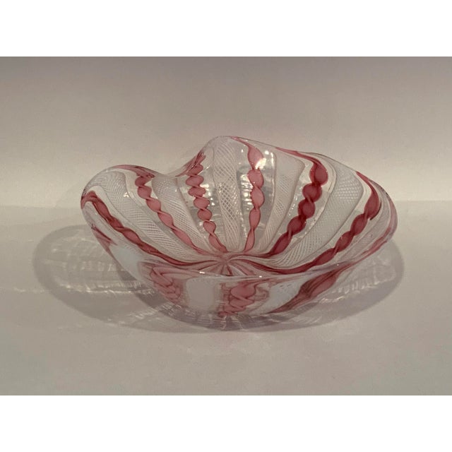Murano Fratelli Toso Venetian Pink and White Ribbon Bowl For Sale - Image 9 of 9