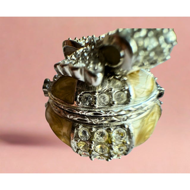Beige 1990s Jay Strongwater Miniature Jeweled Trinket Box – Yellow Enamel With Crystal Bow For Sale - Image 8 of 10