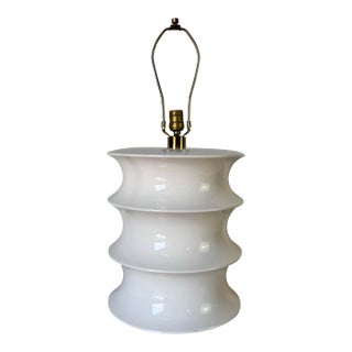 1980s Vintage Sculptural White Ceramic Glazed Table Lamp For Sale