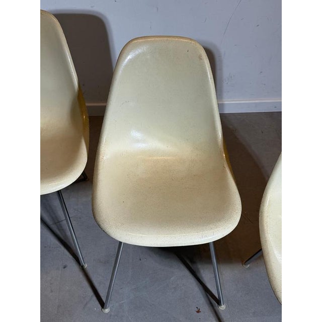 Vintage Fiberglass Chairs by Charles & Ray Eames for Herman Miller, Set of 4 For Sale - Image 4 of 8