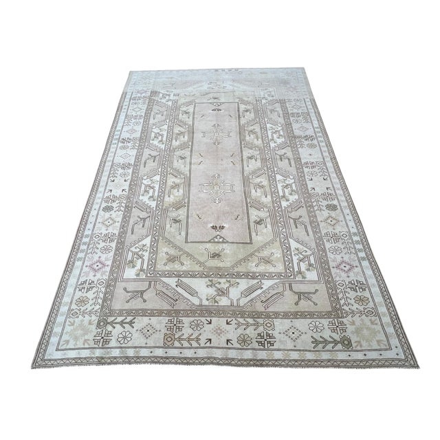 Vintage Turkish rug, hand-knotted in Turkey from 100% wool. Measuring 6’6” x 9’9”, the rug features a traditional...