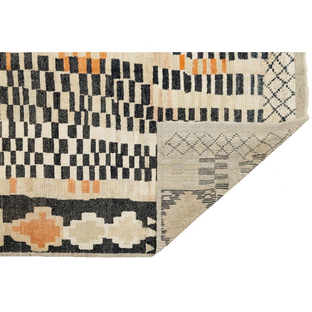 Beige Modern Checkered Moroccan Wool Rug – HandKnotted Geometric Berber Style For Sale - Image 4 of 11