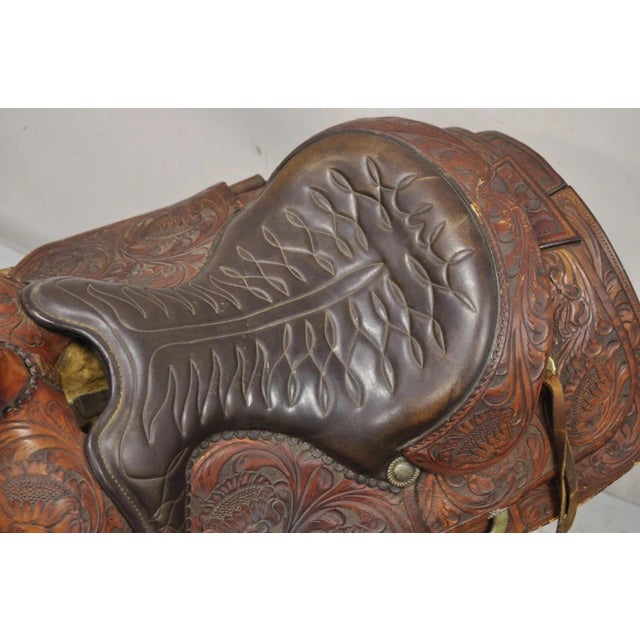 Vintage ML Leddy's Brown Tooled Leather Western Show Horse Saddle For Sale - Image 4 of 12