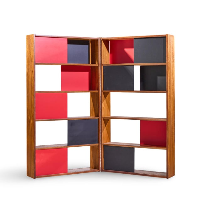 Evans Clark for Glenn of California Mid Century Walnut Room Divider Bookshelf The closed room divider measures: 32 wide x...