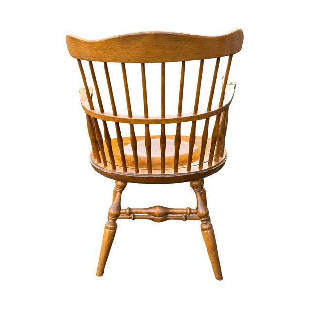 Ethan Allen Vintage Ethan Allen Heirloom Maple Nutmeg Comb‑Back Windsor Arm Chairs – Pair For Sale - Image 4 of 9