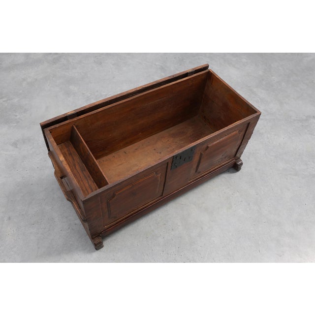 19th Century Flemish Oak Blanket Chest with Panelled Front and Iron Lock, 1825 For Sale - Image 5 of 14
