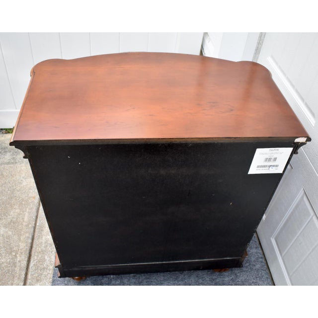 Vintage Pulaski Mahogany Nightstands Edwardian Collect 3-Drawer Bachelors Pair For Sale - Image 14 of 17