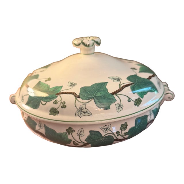 1950s Wedgwood Napoleon Ivy Queensware Covered Serving Bowl 9.5" For Sale