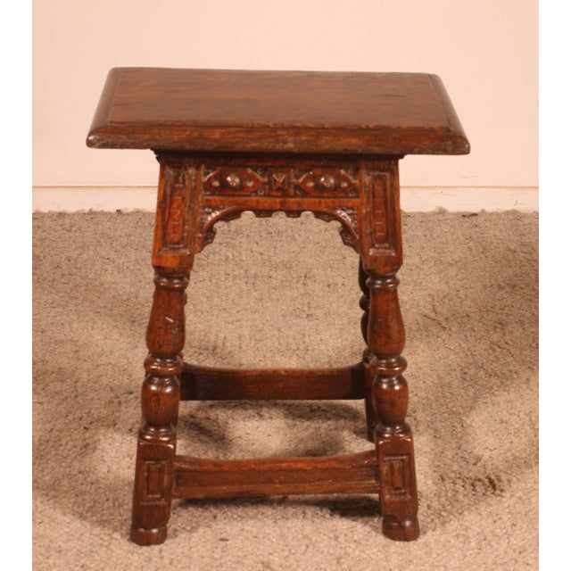 Exquisite and rare early 17th-century English oak bar stool A rare collector's item featuring a superb turned base...