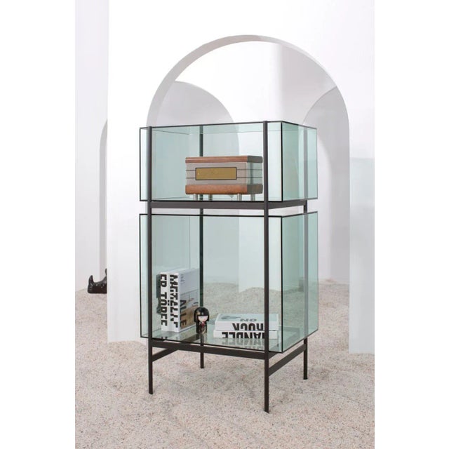 As "graphic interplay of glass and metal frame" the studio Visser & Meijwaard referred lyn the concept, a doorless,...