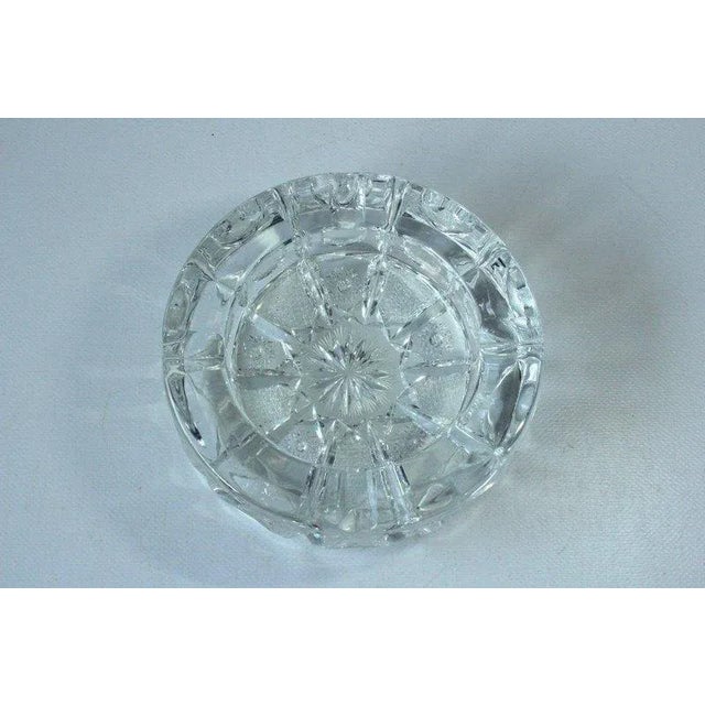 1930s Art Deco - 1930s - Round Heavy Lead Crystal Glass Ashtray For Sale - Image 5 of 9