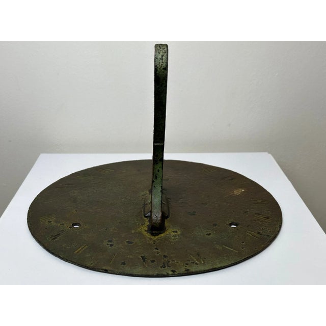 Early 19th Century English Georgian Bronze Round Sundial Top With Gnomon Outdoor Garden Ornament With Verdig For Sale - Image 4 of 11