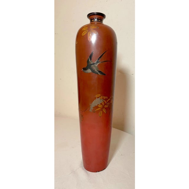 This exquisite vase is a true piece of history. Made in Japan in the mid to late Meiji period, it features a stunning...